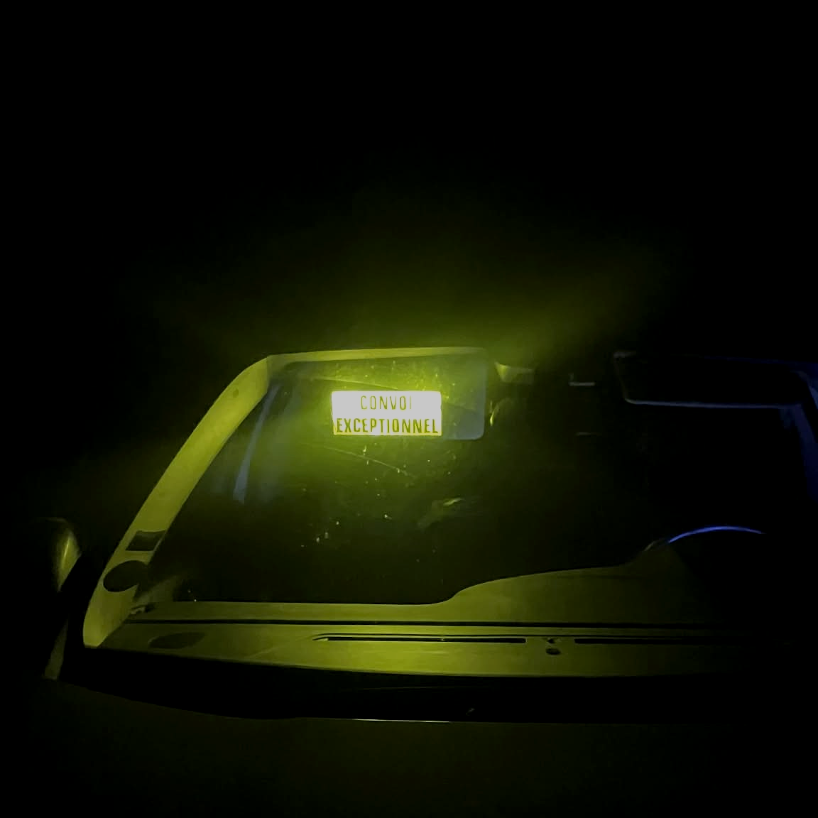 Pare Soleil Lumineux LED Convoi Exceptionnel inside