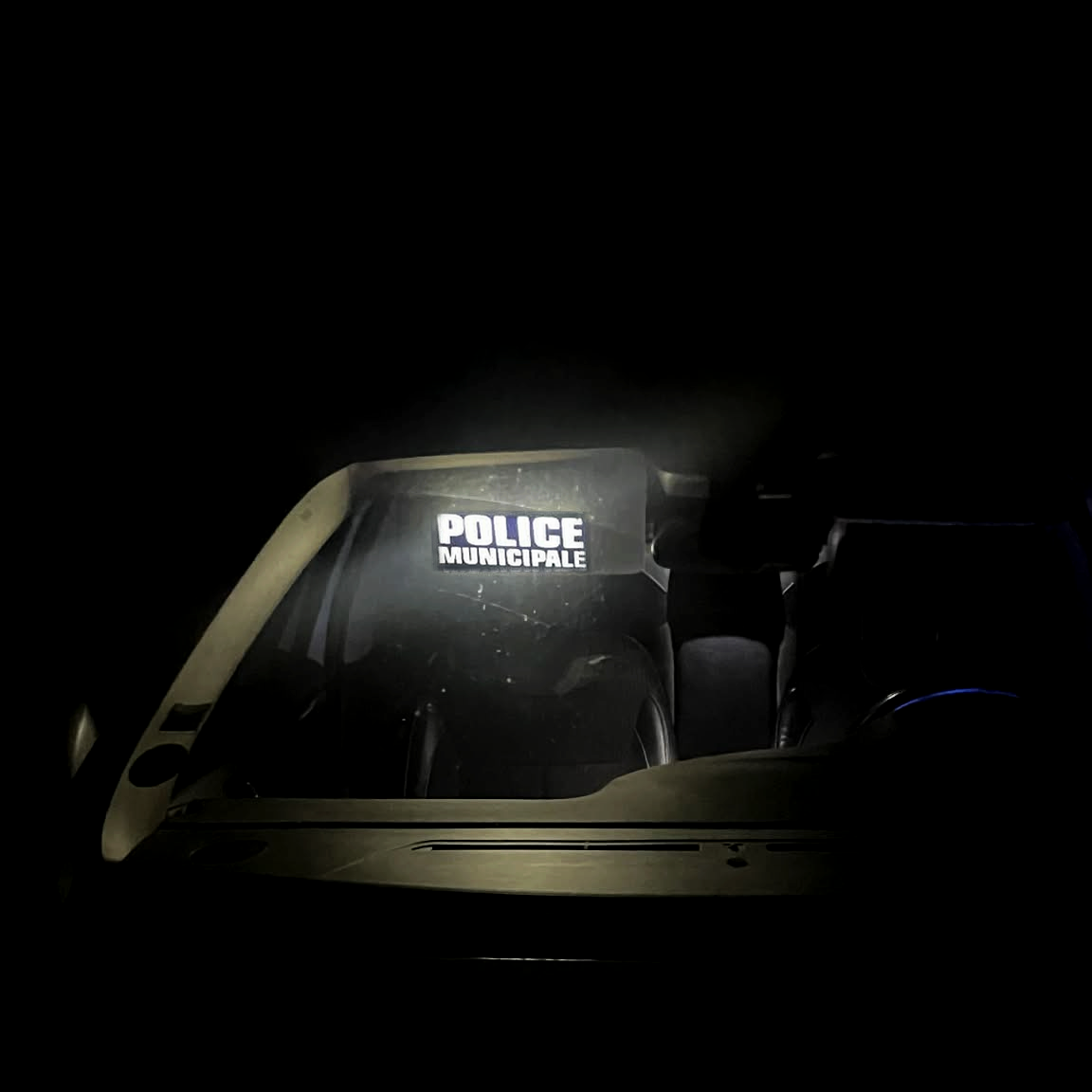 Pare Soleil Lumineux LED Police Municipale inside