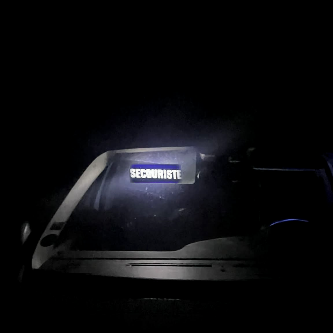 Pare Soleil Lumineux LED Secouriste inside