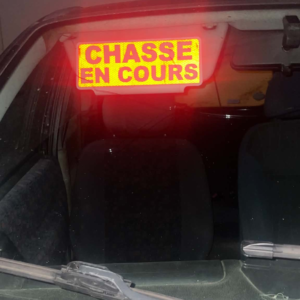 Clip Pare Soleil CHASSE EN COURS Réfléchissant de nuit