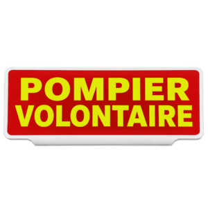 Panneau rouge portant l’inscription POMPIER VOLONTAIRE